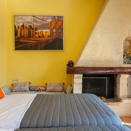Evelia Apartment Galatas  ภายนอก รูปภาพ