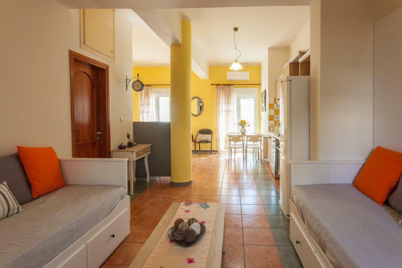 Evelia Apartment Galatas  ภายนอก รูปภาพ