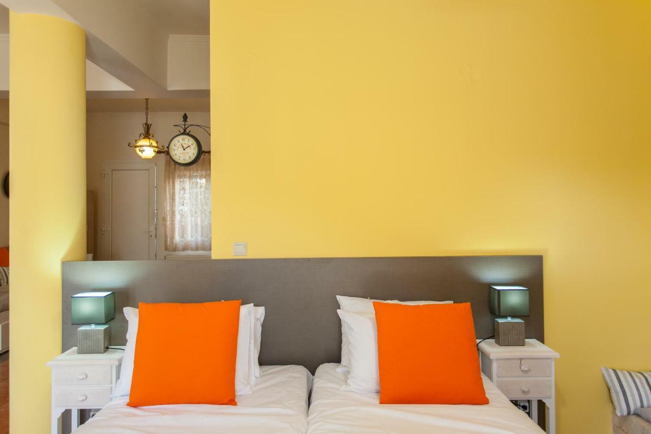 Evelia Apartment Galatas  ภายนอก รูปภาพ